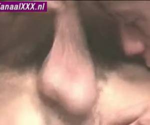 Zij likken en ballen en zuigen lullen in deze homo trio