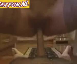 Striptease in de keuken en dan sex