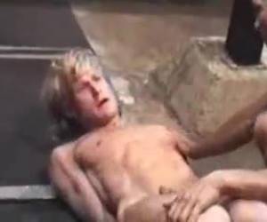 Homo krijgt straf