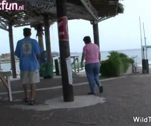 Tiener meisje laat haar kut zien