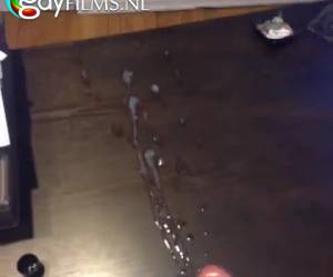 Sperma op het bureau van de meester