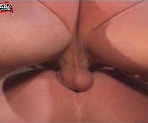 Hard en diep in haar kut en poepgat geneukt