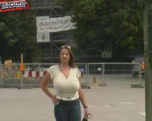 De enorme memmen van Nadine Jansen