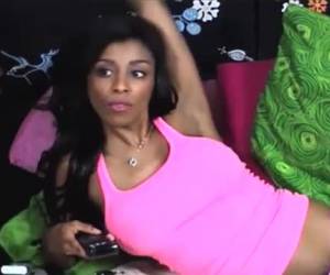 Soms is het niet nodig om je kleding uit de doen om sexy te zijn