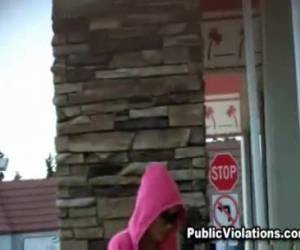 Nietsvermoedend volgespoten met sperma