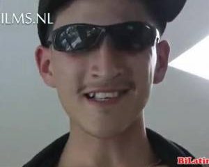 Twee bisex jongens hebben sex met elkaar