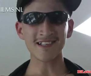 Twee bisex jongens hebben sex met elkaar