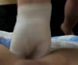 Meesteres speelt doktertje op zijn aars