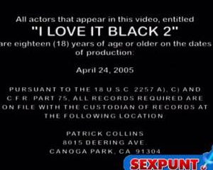 Een lading cum spuit uit zijn zwarte lul