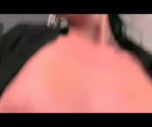 Dame wordt lekker hard genomen op kantoor