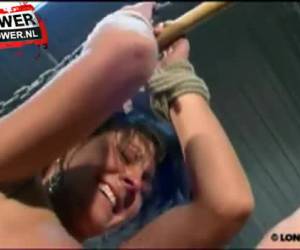 Bdsm bondage en whipping.