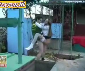 Stiekem seksen in de achtertuin