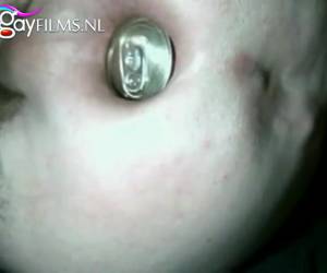 Anal mastuberen met een blikje
