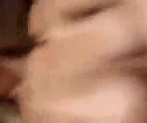 Amerikaans tiener meisje doet striptease voor de webcam