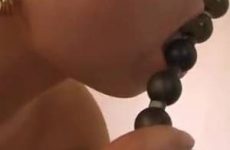 Twee geile dames testen sex toys